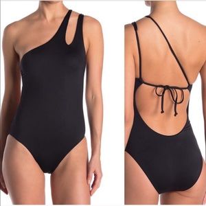 BECCA One Piece -NEW